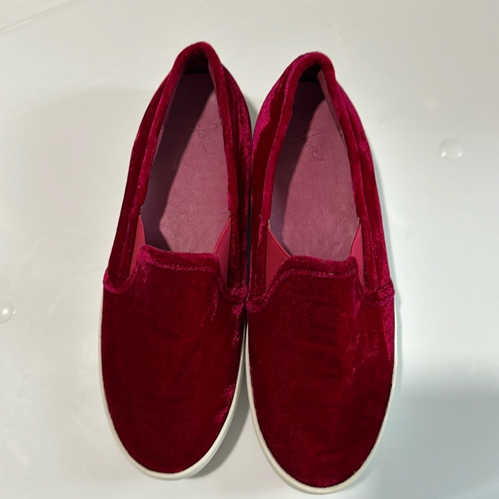 Joie Huxley Women’s Slip On Velour Sneakers Sz 35.5